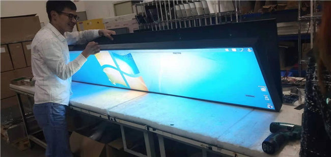 lcd stretched display.jpg
