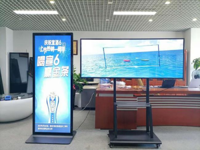 lcd stretched display.jpg