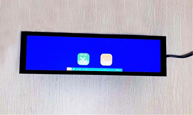 stretched lcd.jpg